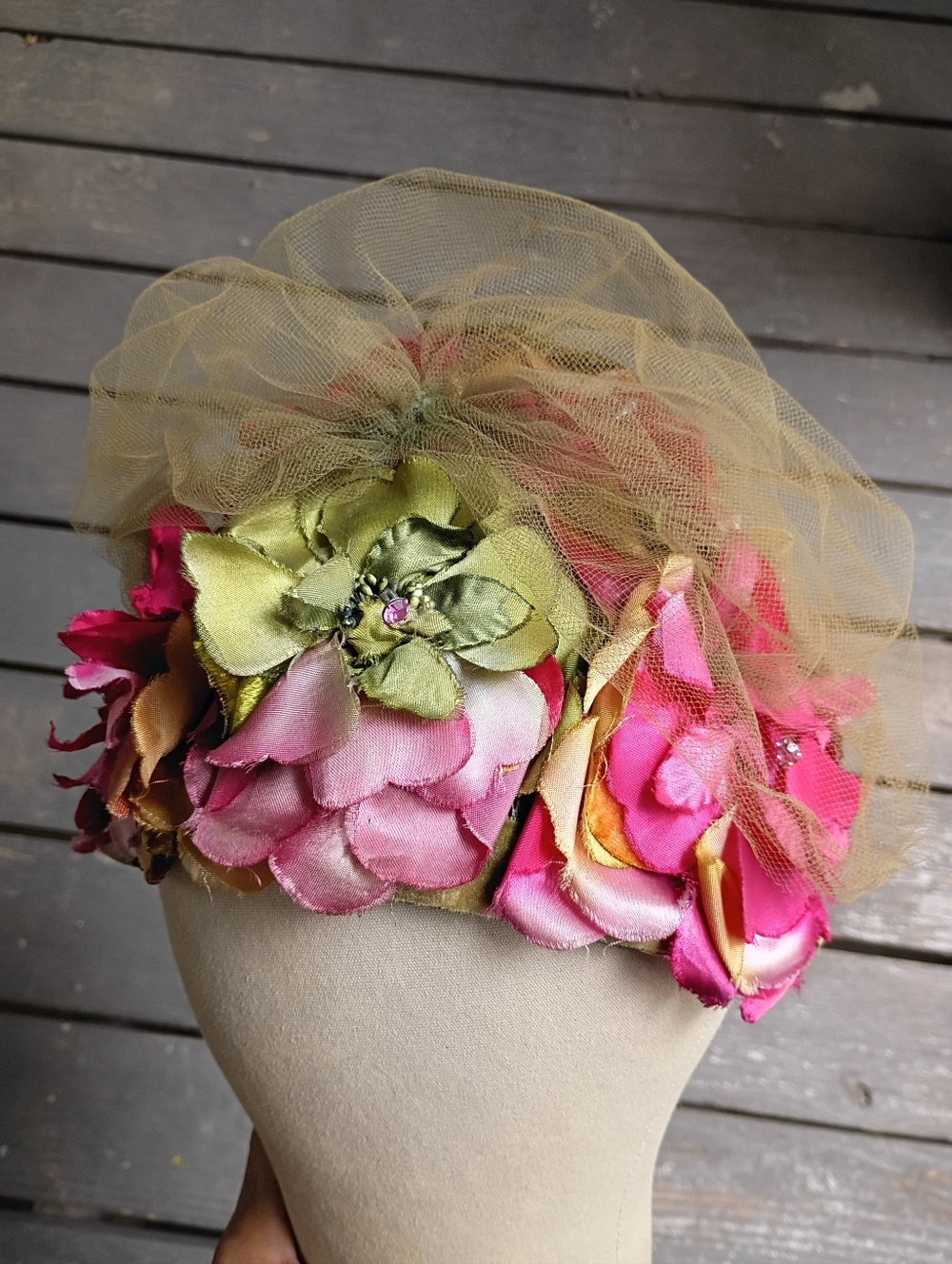 Montaldos Vintage 1960s Flower Tulle Veil Skull Cap Hat Pink Green
